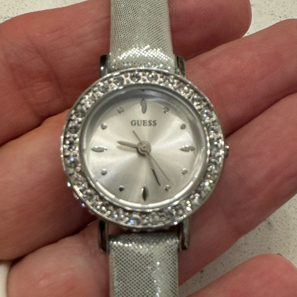 Guess silver watch - Picture 3 of 8